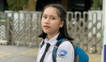 Kỷ lục gia nhỏ tuổi Việt Nam xuất bản truyện giả tưởng bằng tiếng Anh