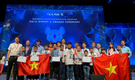 Đoàn Việt Nam tham dự kỳ thi Olympic Toán học quốc tế SEAMO tại Úc