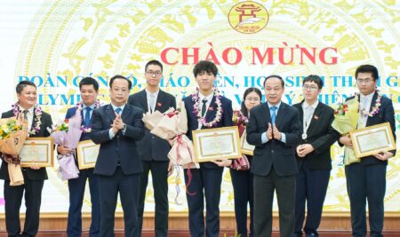 Nam sinh Hà Nội giành huy chương Olympic quốc tế ở 2 lĩnh vực khác nhau