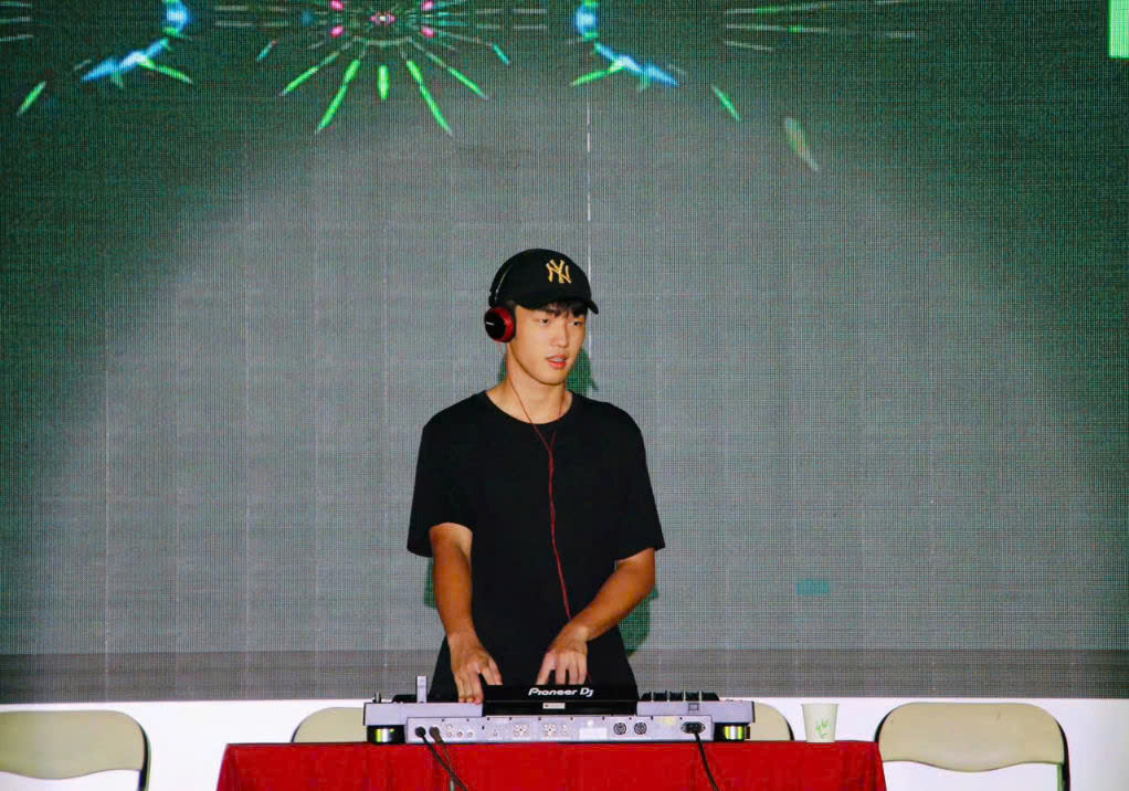 bb61ca2f1170a42efd61