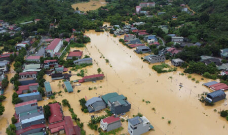 cac tuyen duong noi thi thi tran pho rang ngap chim trong bien nuoc 212 450x267 1