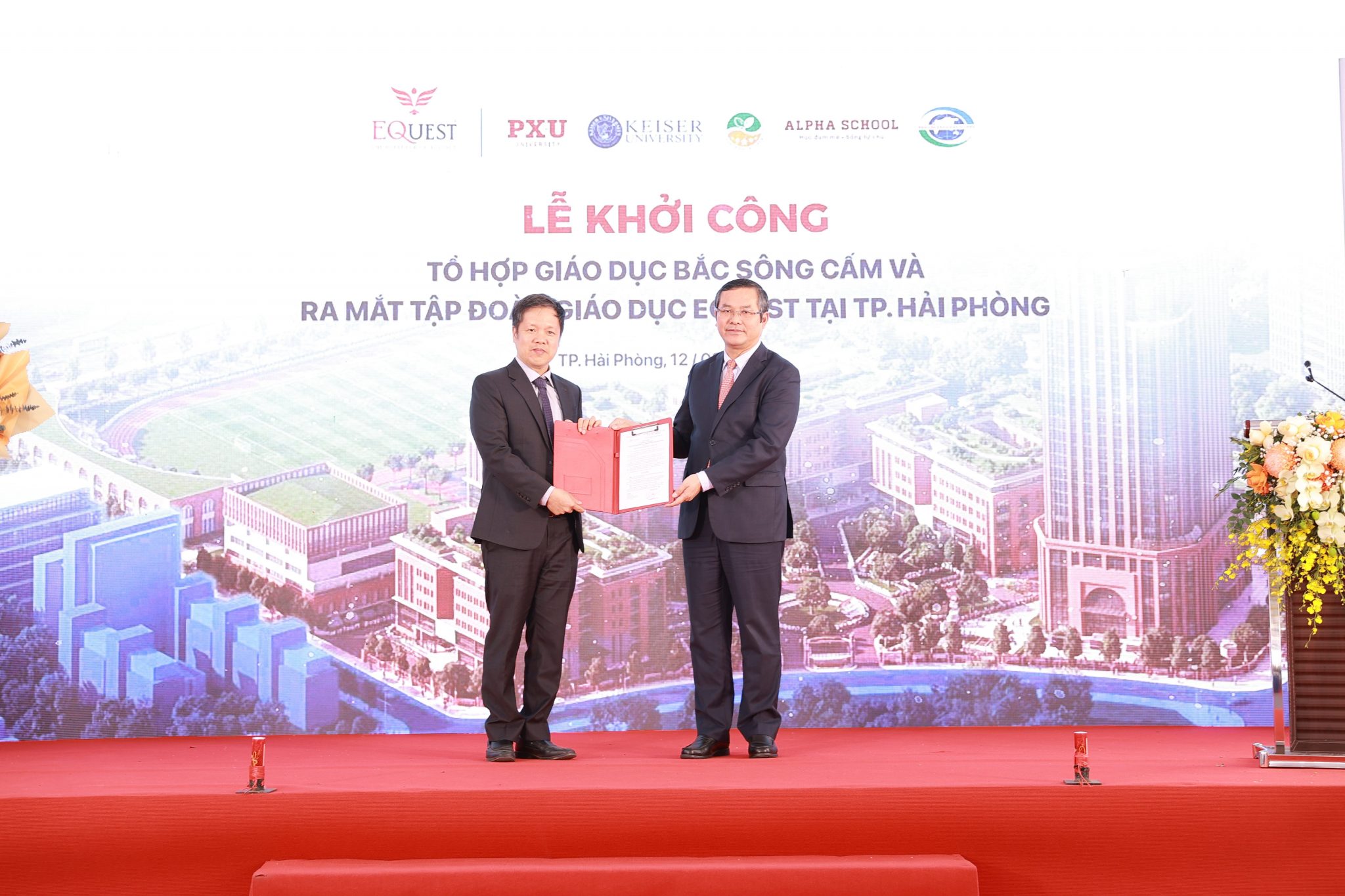 Ong Nguyen Van Phuc Thu truong Bo Giao duc va Dao tao ben phai trao Quyet dinh phe duyet chu truong thanh lap phan hieu Truong Dai hoc Phu Xuan tai thanh pho Hai Phong 2048x1365